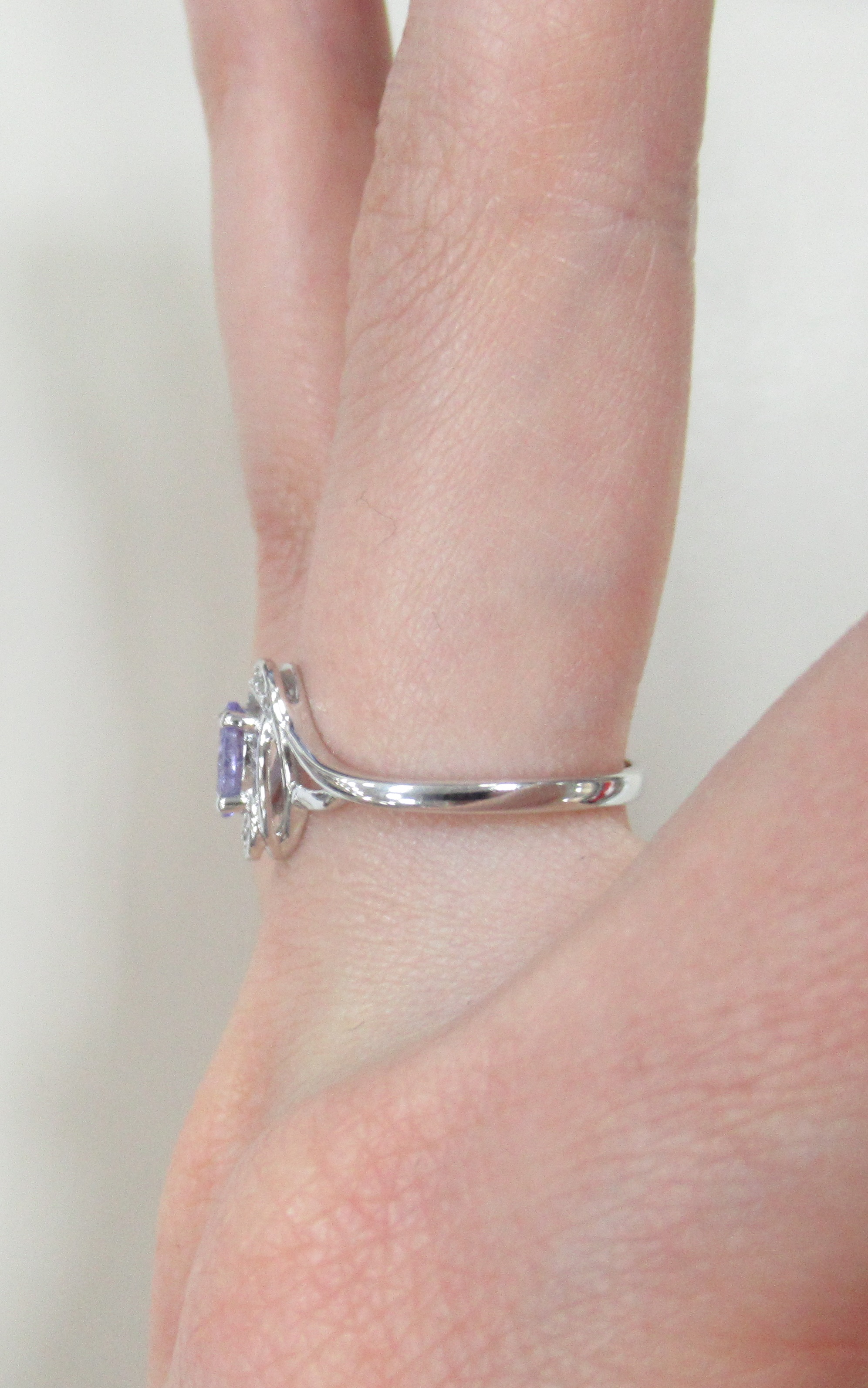 Серебряное кольцо с танзанитом